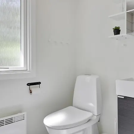L Semesterbostad *